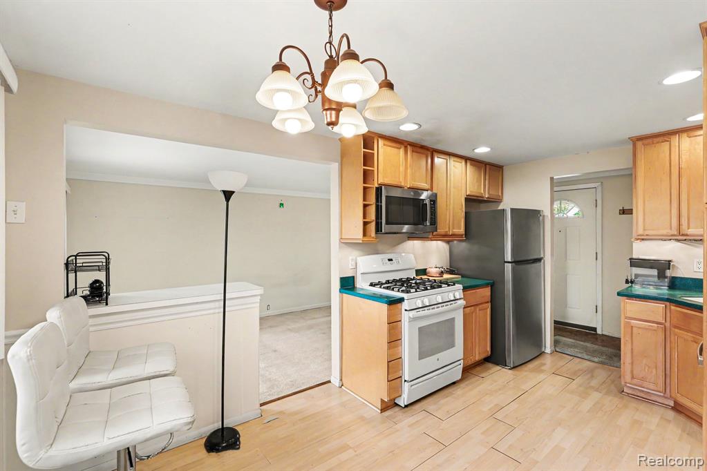 8532 Alwardt Drive, Sterling Heights, MI 48313 — Photo 8