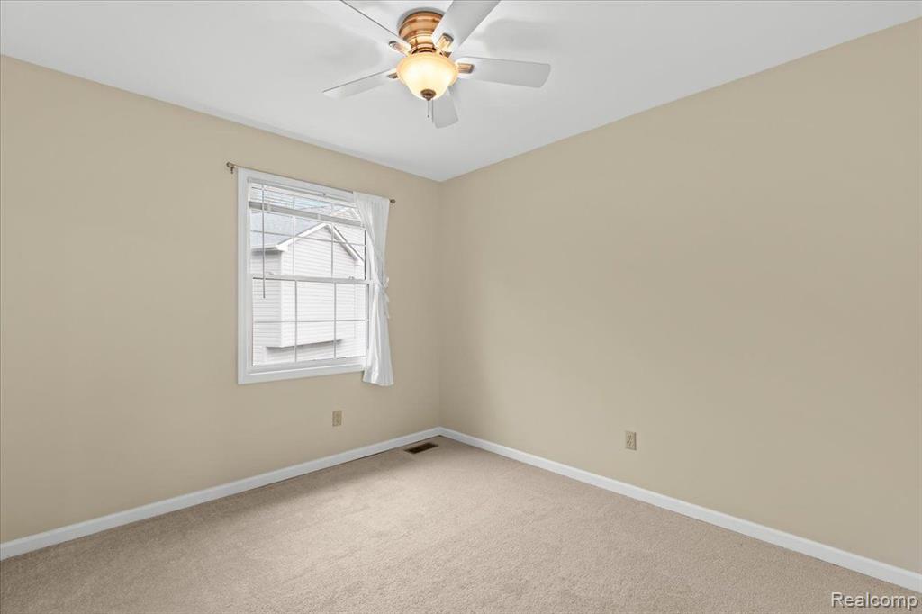 514 MILL POND Drive, Fenton, MI 48430 — Photo 22