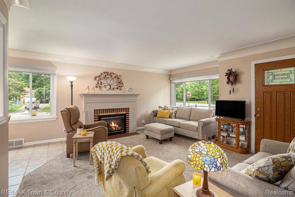 407 N McKinley Road, Flushing, MI 48433 — Photo 4
