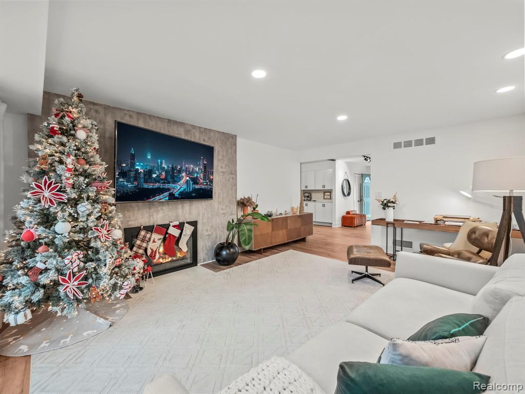 980 Briston Drive, Rochester Hills, MI 48307 — Photo 37