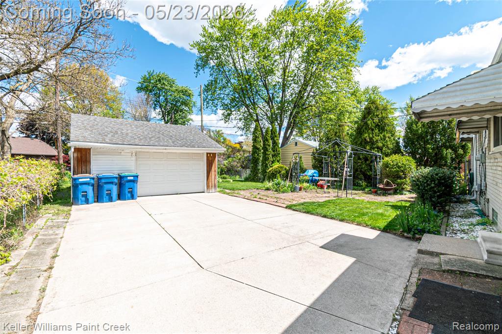 31395 Lyons Circle W, Warren, MI 48092 — Photo 6