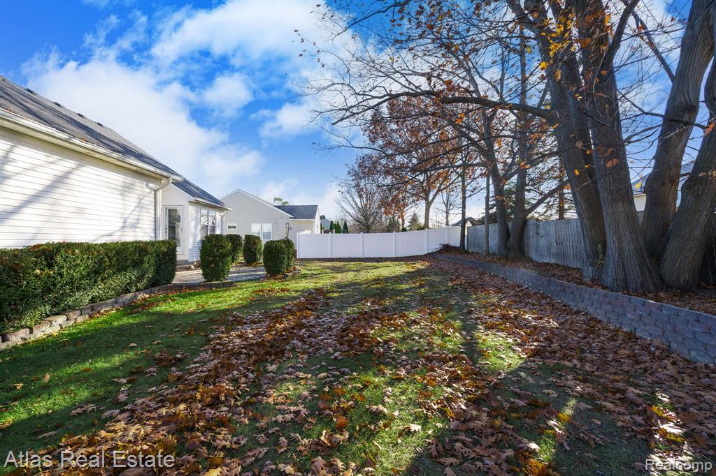 4400 Pebble Creek Boulevard, Burton, MI 48439 — Photo 8