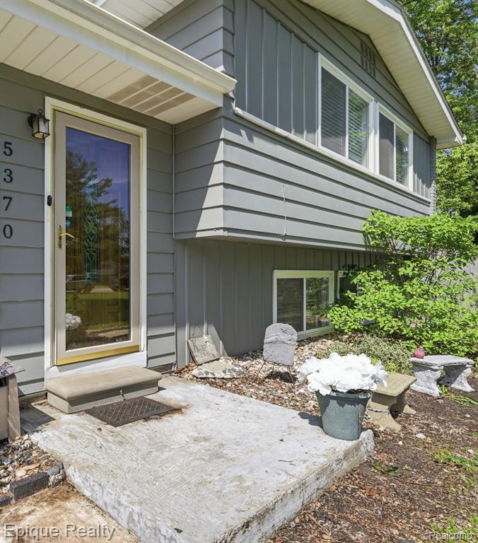 5370 Oaktree Court, Flint, MI 48532 — Photo 3
