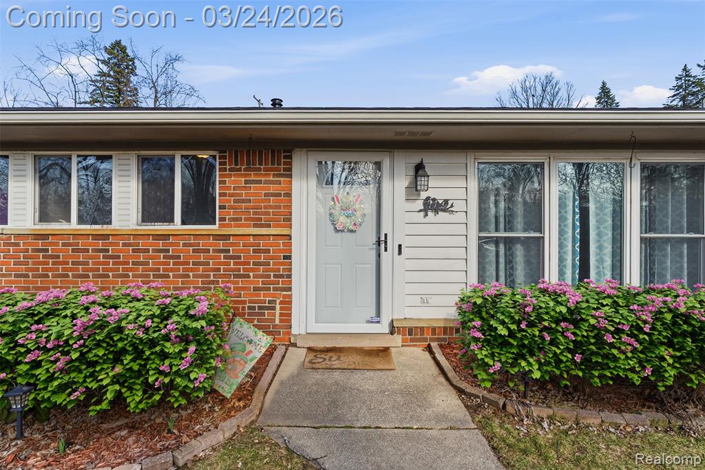 716 Joyceil Drive, Waterford, MI 48328 — Photo 2