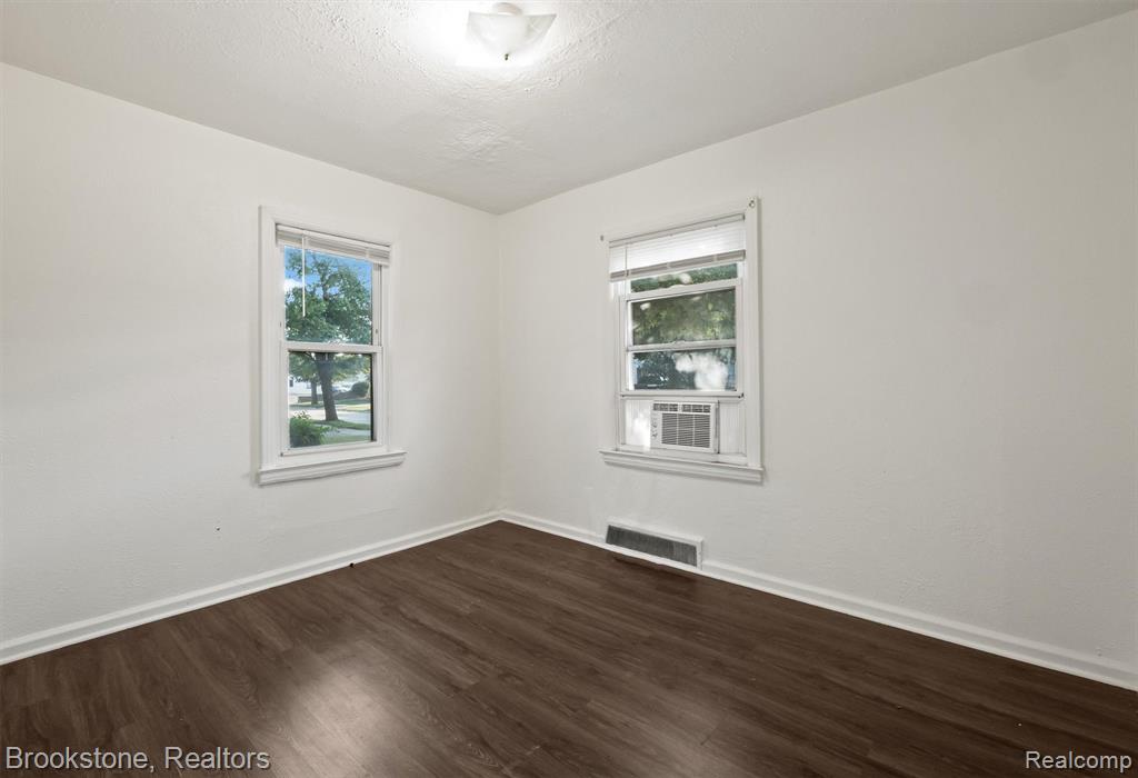 5689 Cornell Street, Dearborn Heights, MI 48125 — Photo 9