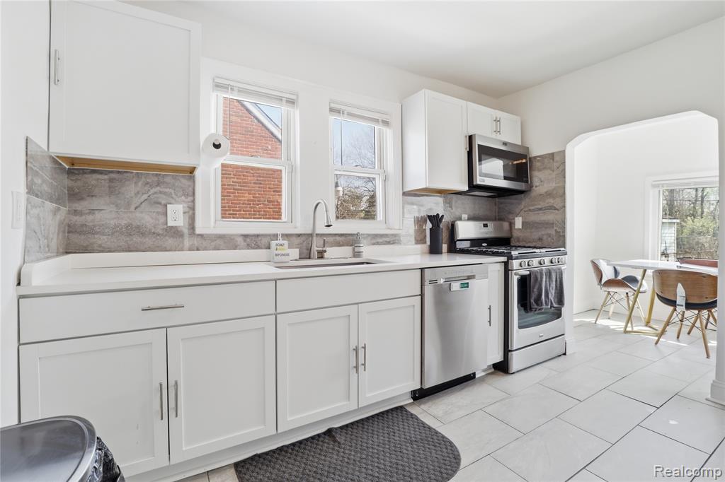21412 Reimanville Avenue, Ferndale, MI 48220 — Photo 12