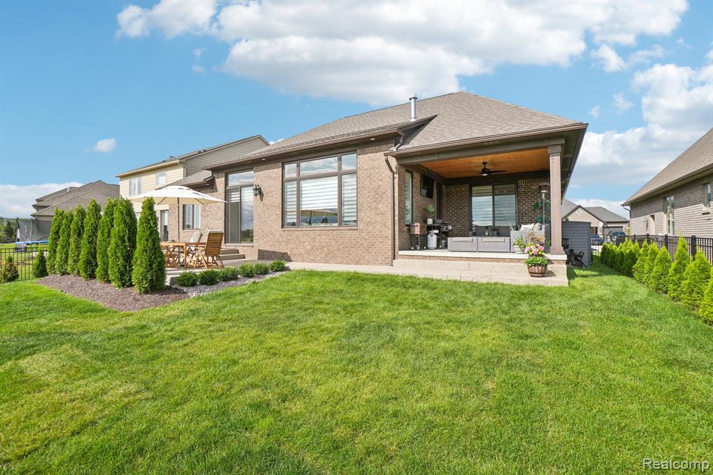 54718 LAWSON CREEK Drive, Utica, MI 48316 — Photo 47