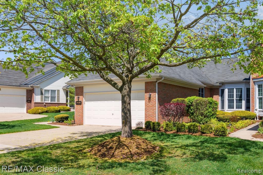 39508 VILLAGE RUN Drive, Northville, MI 48168 — Photo 2