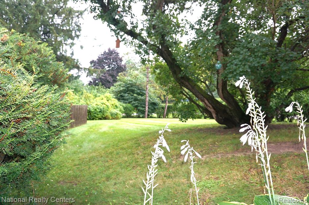 4858 GRANDVIEW Drive, Ypsilanti, MI 48197 — Photo 36
