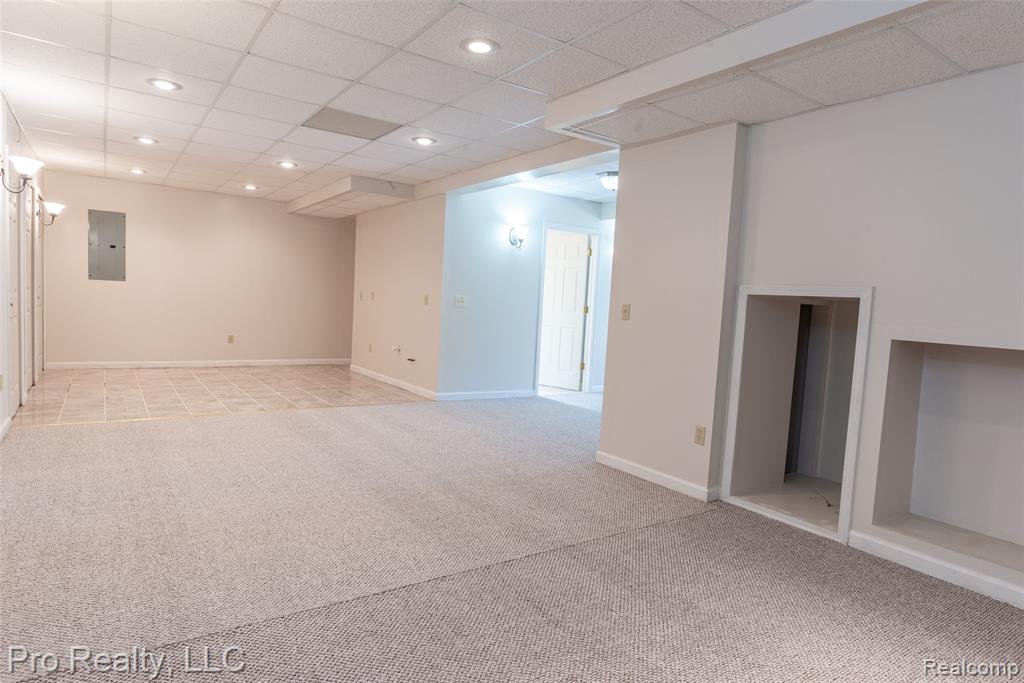 4233 Holly Lane, Rochester, MI 48306 — Photo 29