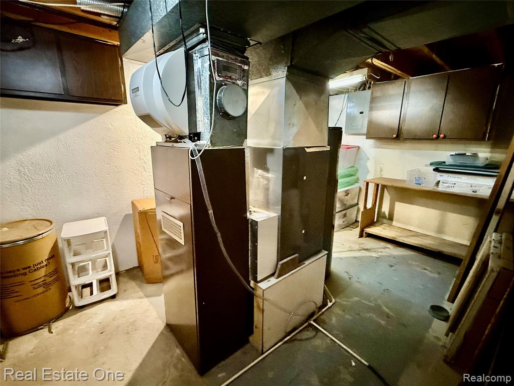 42075 GLORIA Drive, Canton, MI 48187 — Photo 42