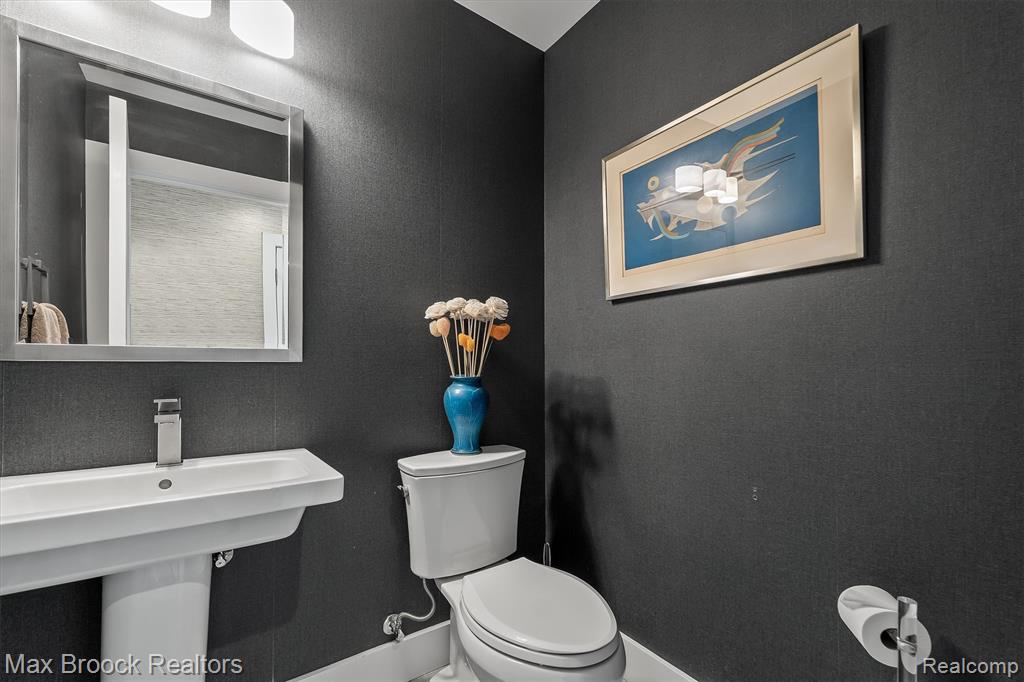 7400 Parkstone Lane, Bloomfield Hills, MI 48301 — Photo 37