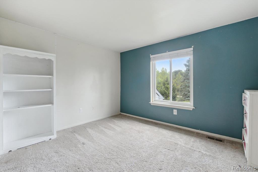 5231 COUNTRY WOOD Lane, Grand Blanc, MI 48439 — Photo 21