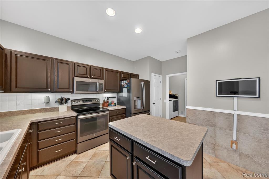 27735 E Mockingbird Drive, Flat Rock, MI 48134 — Photo 11