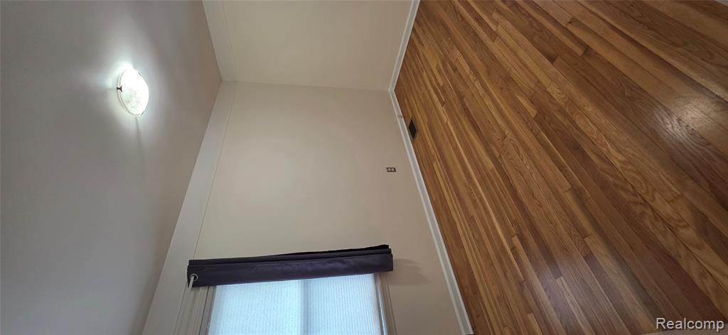 9623 Fairfield Street, Livonia, MI 48150 — Photo 12