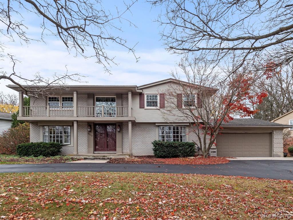 5707 WOODWIND Drive, Bloomfield Hills, MI 48301 — Photo 2