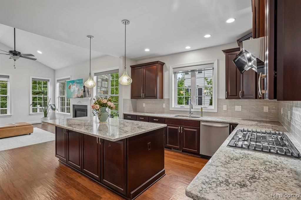 42832 Cardinal Way, Novi, MI — Photo 16