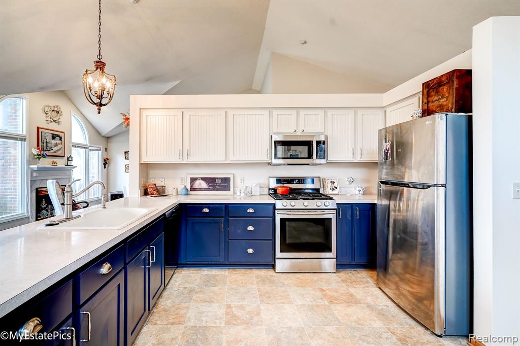1807 PEBBLE CREEK Drive, Canton, MI 48188 — Photo 20