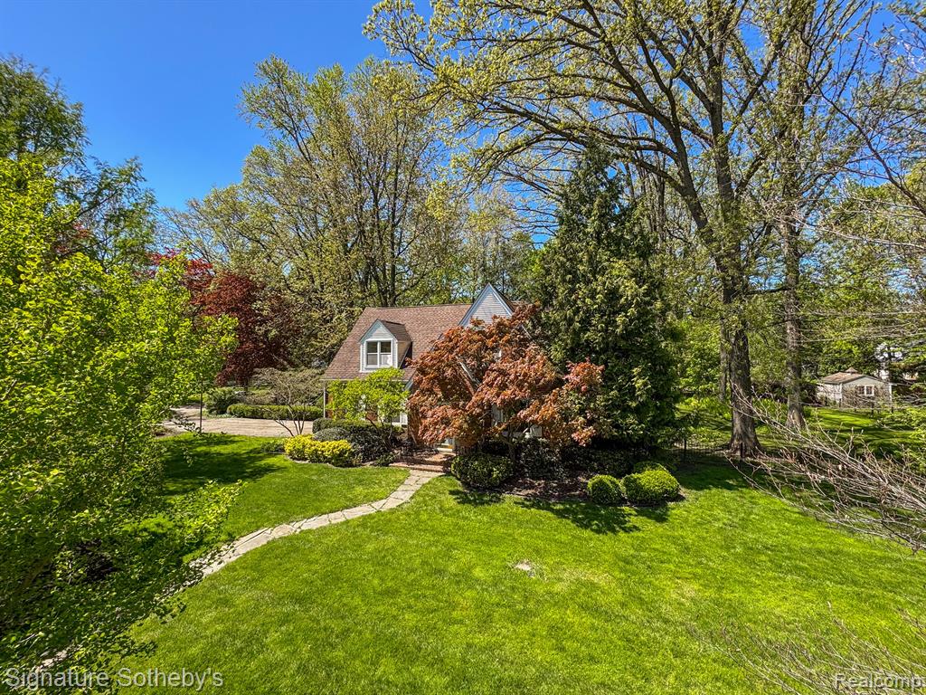 27721 SANTA BARBARA Drive, Lathrup Village, MI 48076 — Photo 32