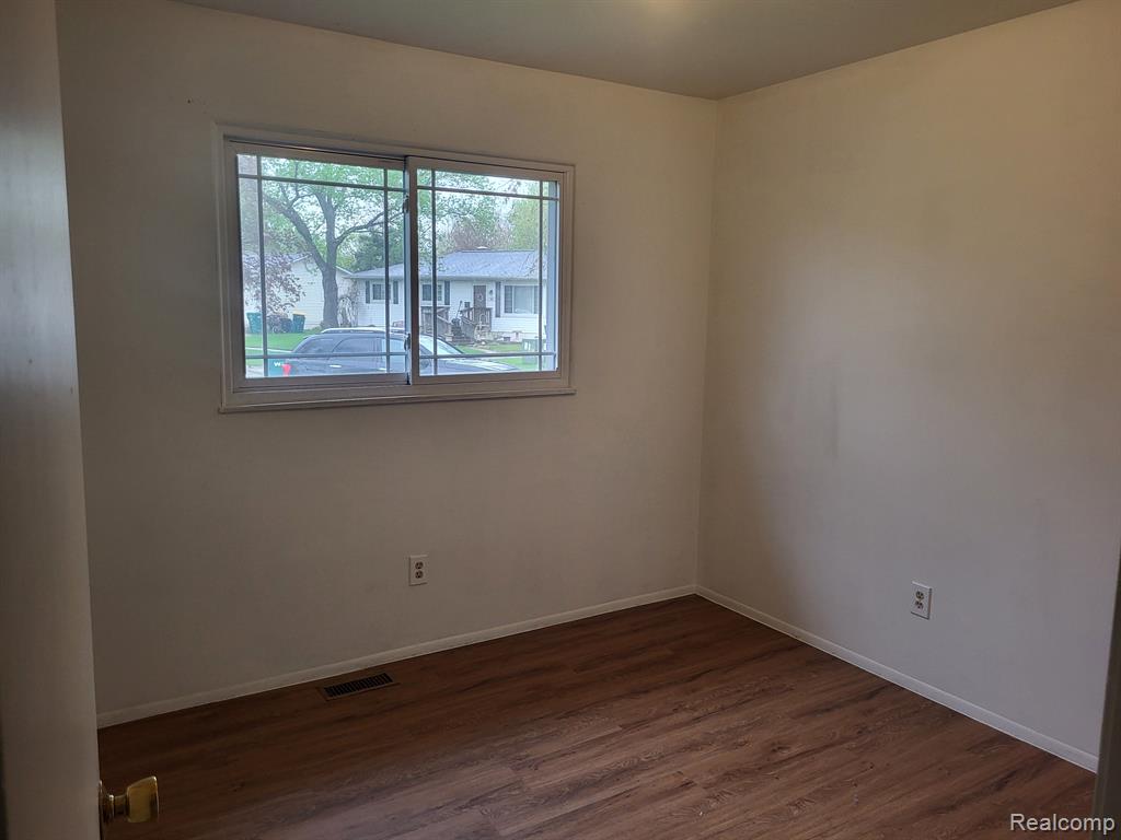 708 S GOMAS Court, Durand, MI 48429 — Photo 13