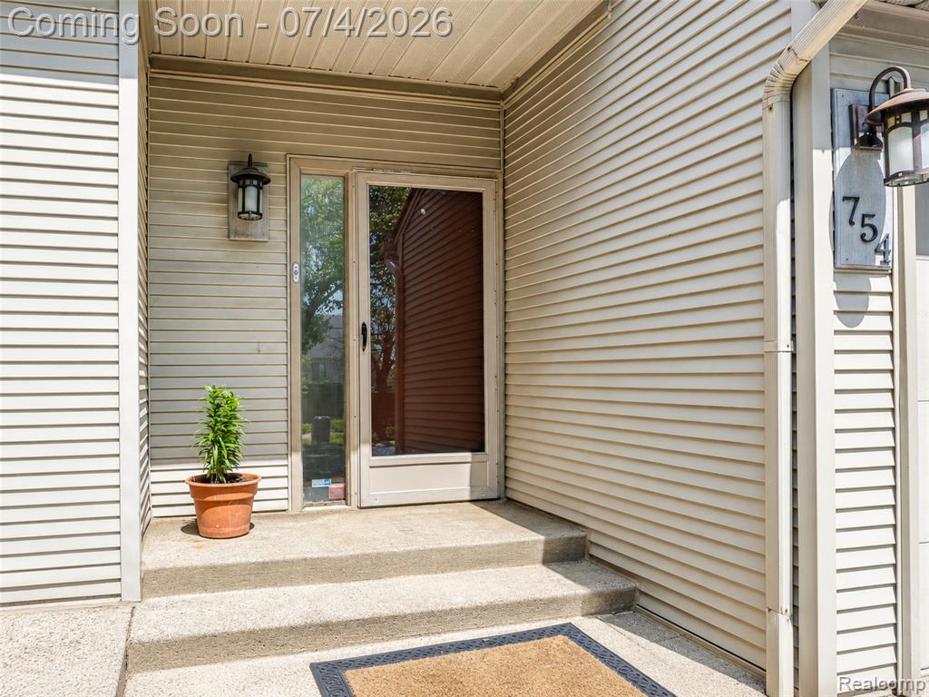 754 Ashley Circle, Rochester Hills, MI 48307 — Photo 7