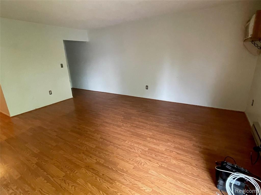 7325 WOODVIEW DR. Unit #4, Westland, MI — Photo 12