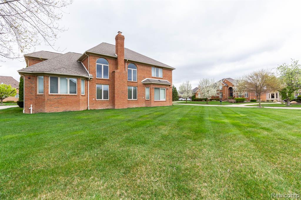 49759 Lakebridge Drive, Shelby Twp, MI 48315 — Photo 55