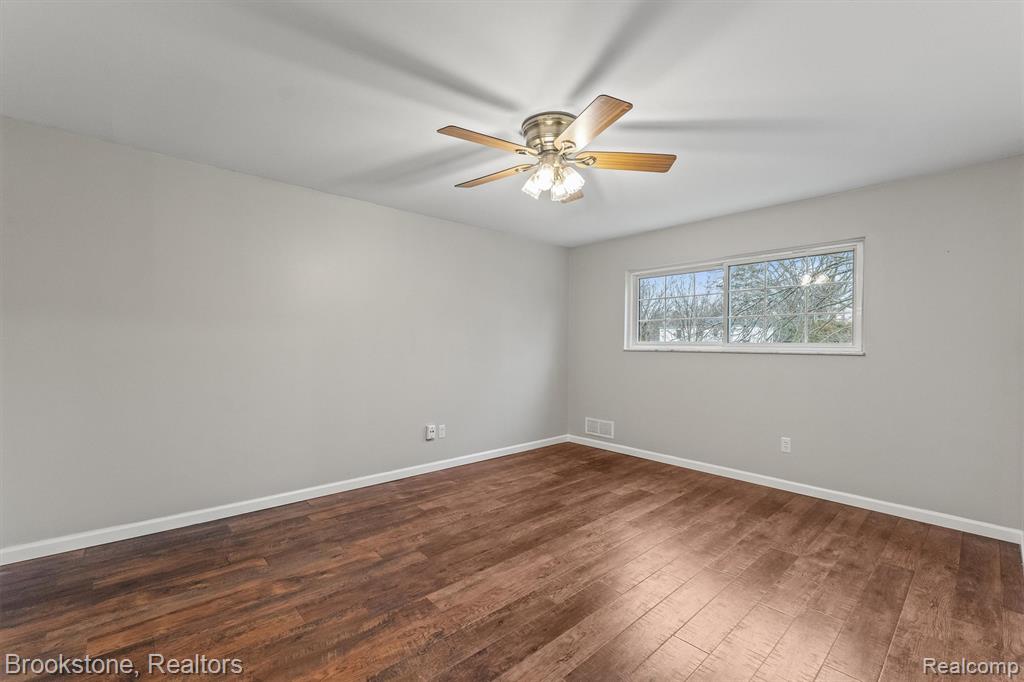 670 E Fox Hills Drive, Bloomfield Hills, MI 48304 — Photo 12