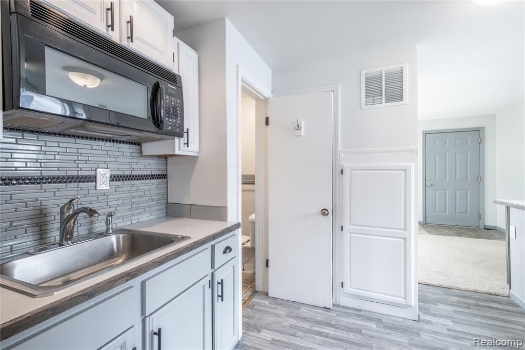 1377 Allen Street, Burton, MI 48529 — Photo 5