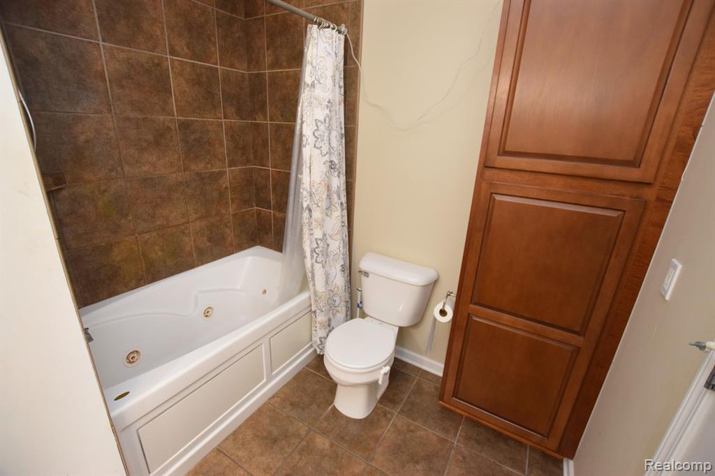 8352 OAK RIDGE Drive, Goodrich Vlg, MI — Photo 21