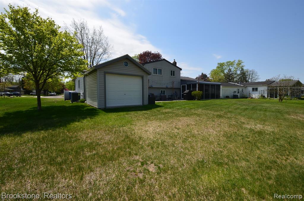 4856 CLINTON WAY Drive, Waterford, MI 48328 — Photo 14