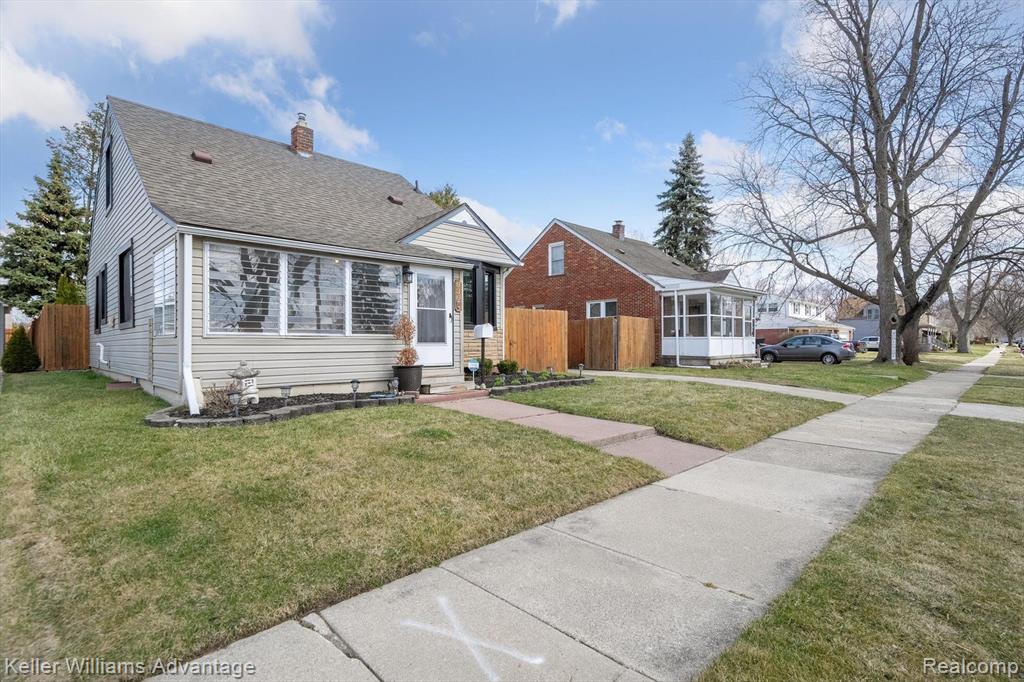 836 CLINTON Street, Wyandotte, MI 48192 — Photo 31