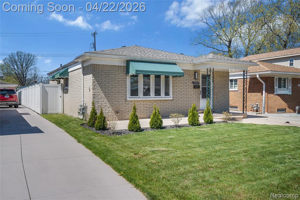 5845 Centralia Street, Dearborn Heights, MI 48127 — Photo 2