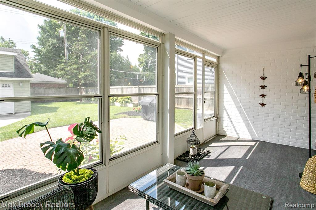 10475 Vernon Avenue, Huntington Woods, MI — Photo 22