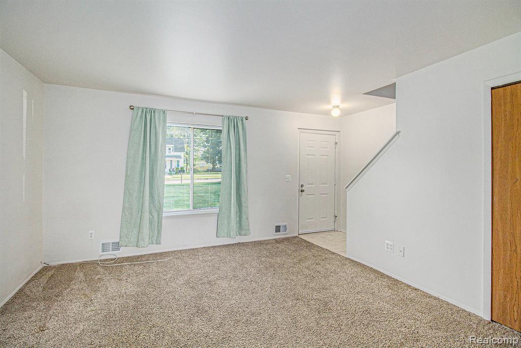 505 Garden Lane, Fowlerville, MI 48836 — Photo 4