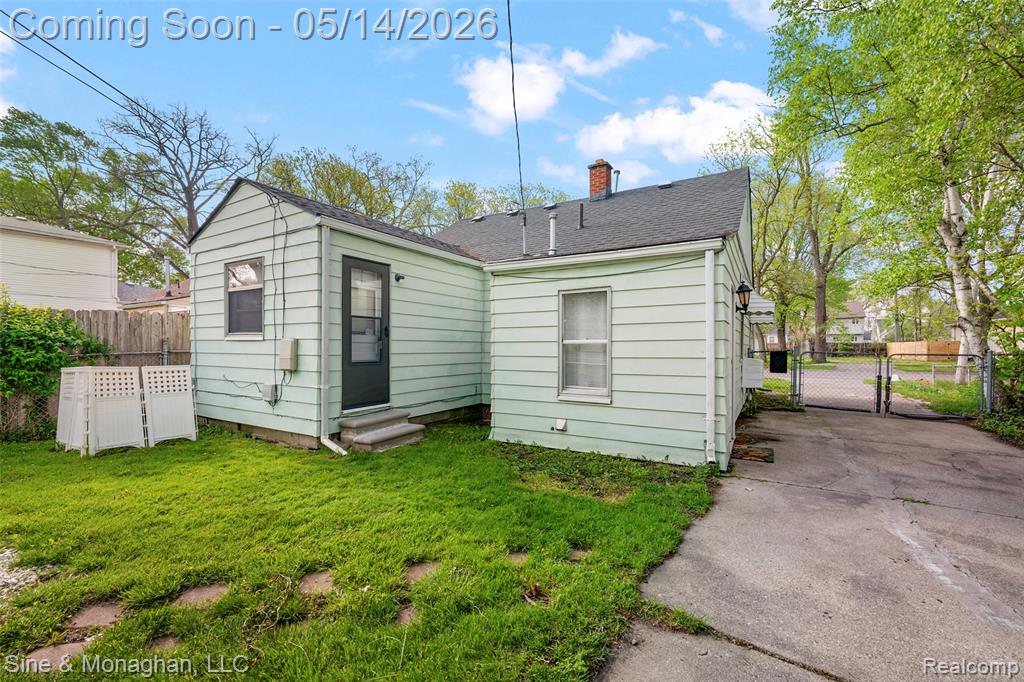 49 E Madge Avenue, Hazel Park, MI 48030 — Photo 22
