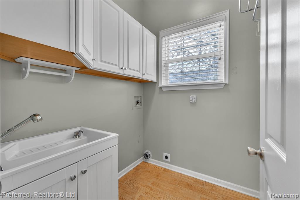 985 Watersedge Court, Oxford, MI 48371 — Photo 47