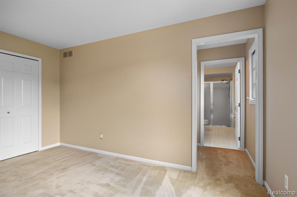 8950 WOODLORE SOUTH Drive, Plymouth, MI 48170 — Photo 35