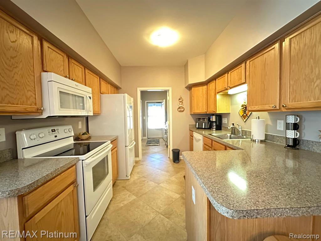 1113 RIAL LAKE Drive, Unit # 40, Howell, MI 48843 — Photo 4