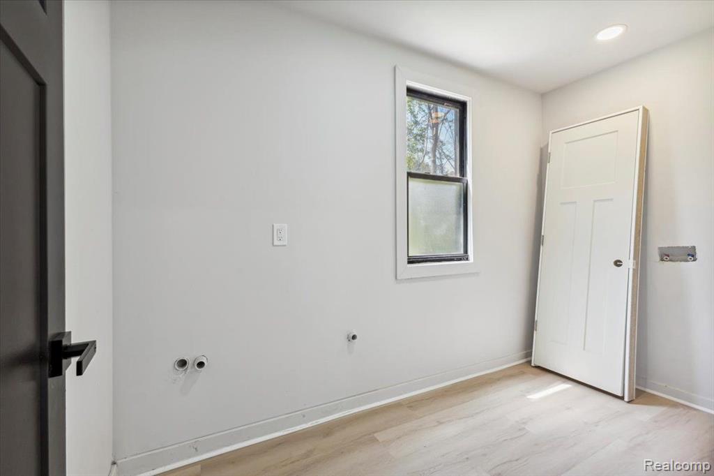 3893 BENITEAU Street, Detroit, MI 48214 — Photo 9
