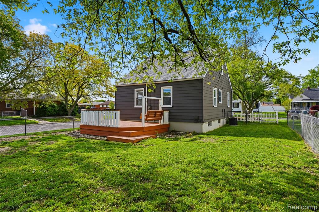 756 Cloverlawn Boulevard, Lincoln Park, MI 48146 — Photo 27