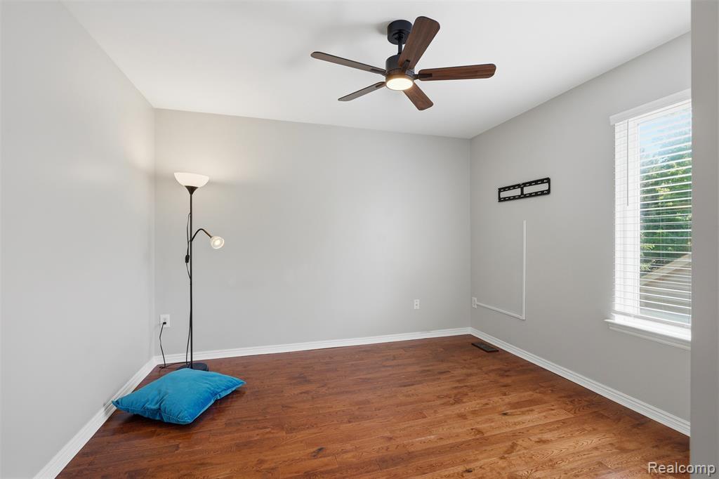 4421 Honeysuckle Drive, Sterling Heights, MI 48314 — Photo 35