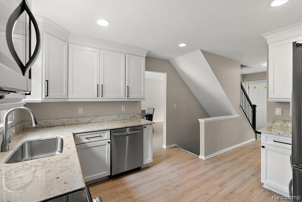 45071 Yorkshire Drive, Novi, MI — Photo 8
