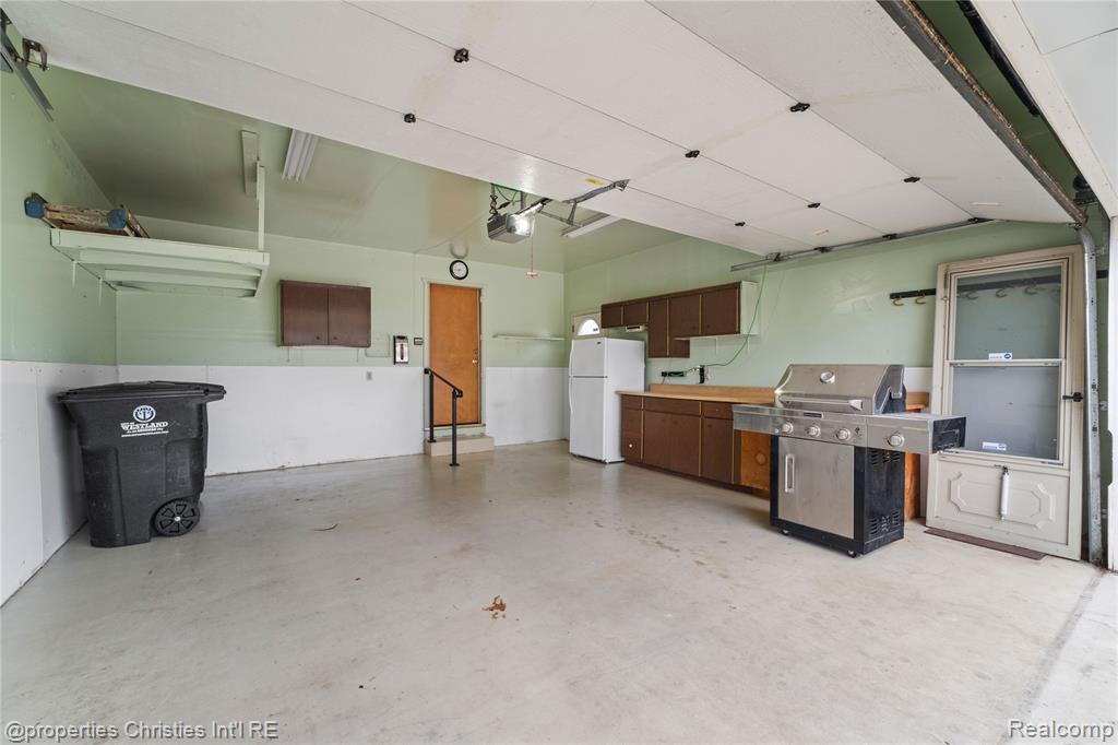 7479 Carrousel Boulevard, Westland, MI — Photo 37