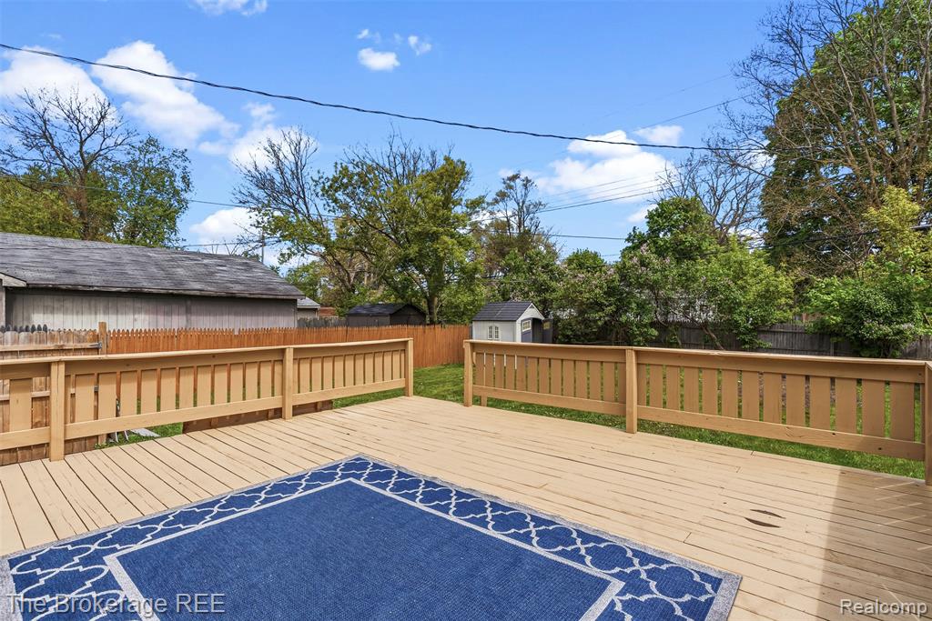 6430 Cloverton Drive, Waterford, MI 48329 — Photo 28