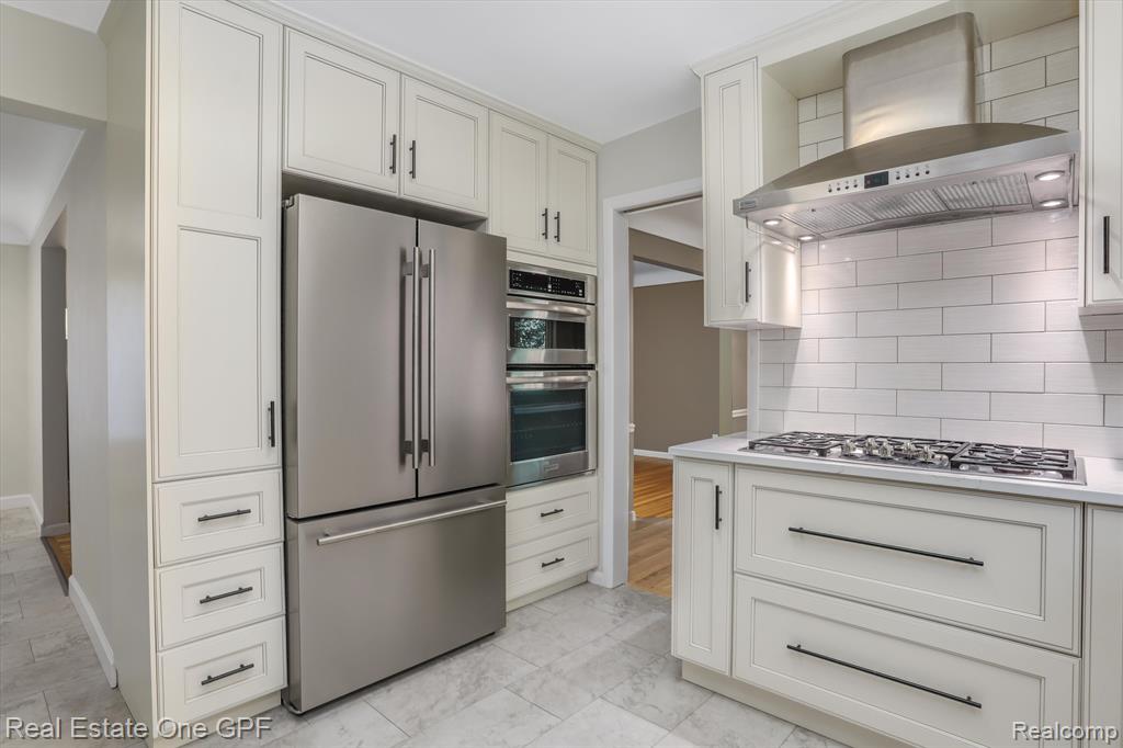 724 S ROSEDALE, Grosse Pointe Woods, MI 48236 — Photo 6