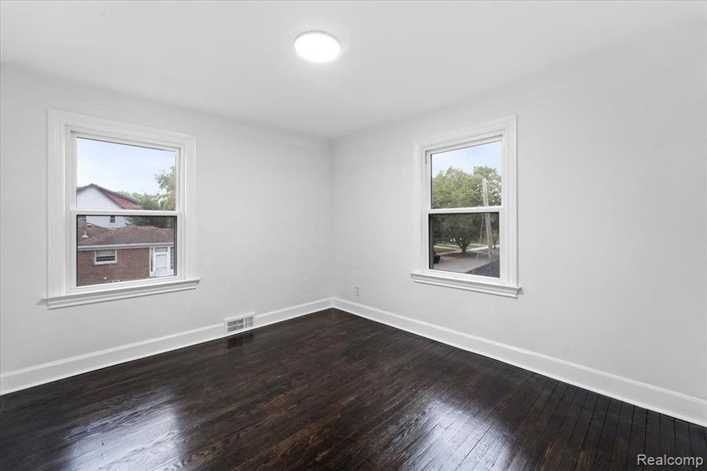 11943 E OUTER Drive, Detroit, MI 48224 — Photo 10