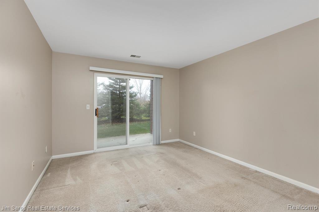 43115 WOODBRIDGE Drive, Clinton Twp, MI 48038 — Photo 10