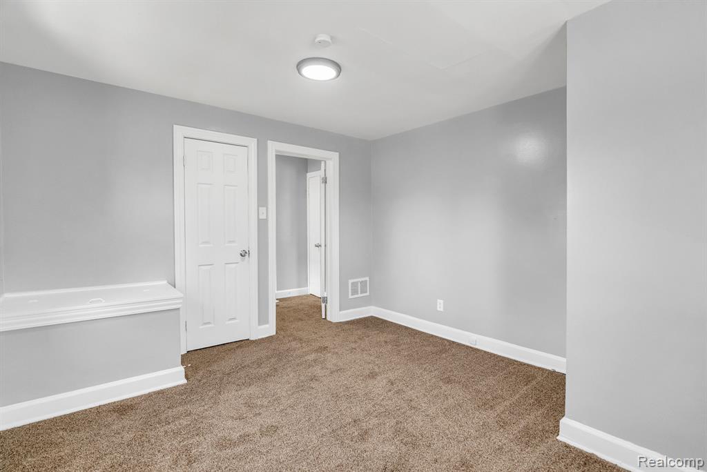 8262 E Outer Drive, Detroit, MI 48213 — Photo 28