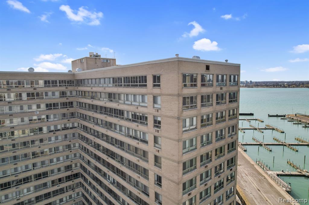8900 E JEFFERSON Avenue, 1504, Detroit, MI 48214 — Photo 32